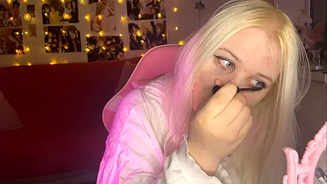 Snapshot of melissara1n chatting on 12/04/25, 01:59 melissara1n online show from 12/04/25, 01:59