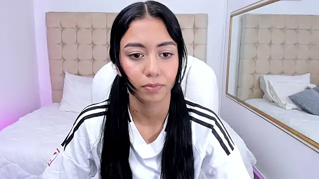 Gemma19  online show from 12/17/25, 01:11