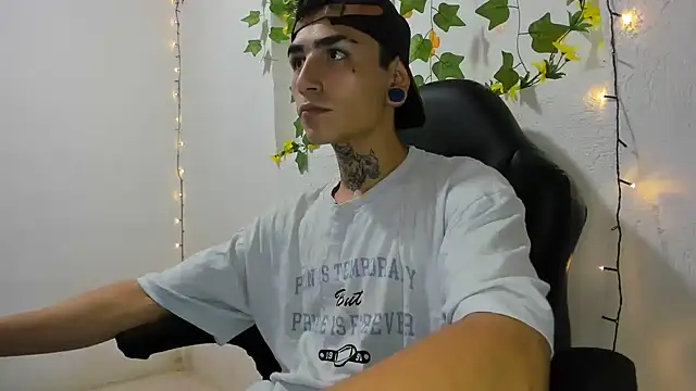 Snapshot of beatandtalk chatting on 11/28/25, 07:55 beatandtalk online show from 11/28/25, 07:55