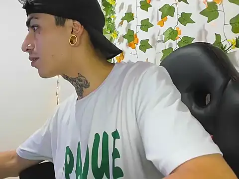 Snapshot of beatandtalk chatting on 11/30/25, 04:22 beatandtalk online show from 11/30/25, 04:22