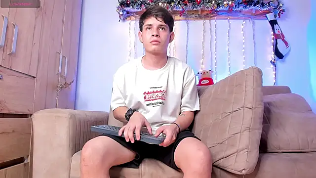 Snapshot of steveen_universe28 chatting on 11/29/25, 12:57 steveen universe28 online show from 11/29/25, 12:57