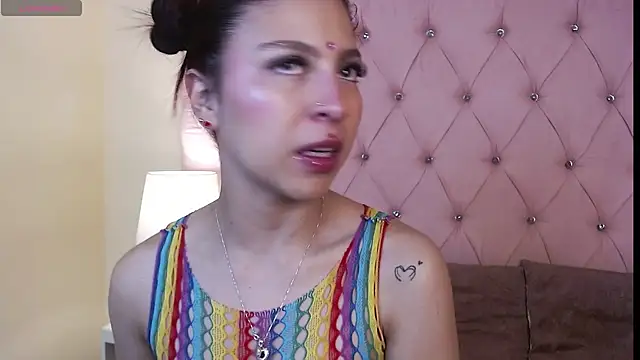 Hillary Thomson online show from 11/24/25, 01:00