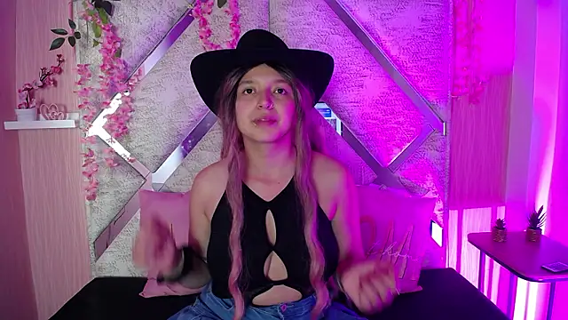 Snapshot of CandySwan chatting on 02/01/26, 12:04 CandySwan online show from 02/01/26, 12:04