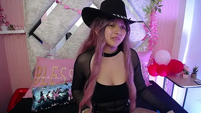 Snapshot of CandySwan chatting on 02/16/26, 11:50 CandySwan online show from 02/16/26, 11:50