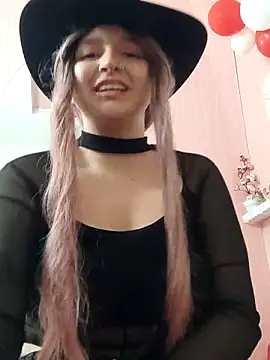 Snapshot of CandySwan chatting on 02/16/26, 11:56 CandySwan online show from 02/16/26, 11:56