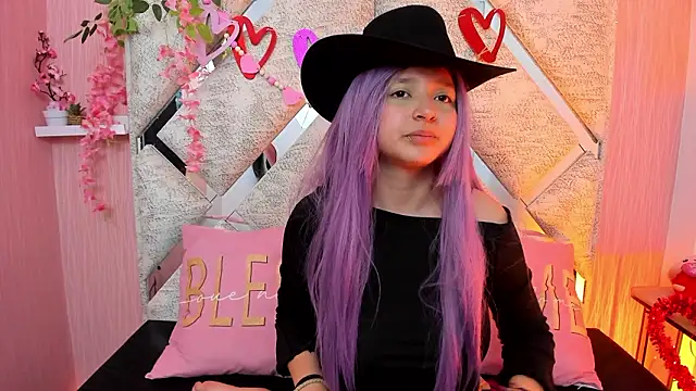 Snapshot of CandySwan chatting on 03/04/26, 11:38 CandySwan online show from 03/04/26, 11:38