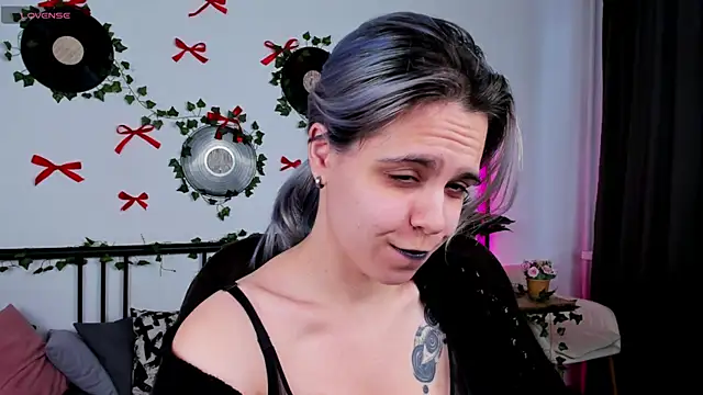 LiraBelle online show from 04/11/26, 03:22