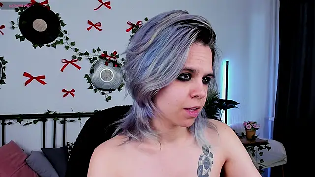 LiraBelle online show from 04/11/26, 07:45