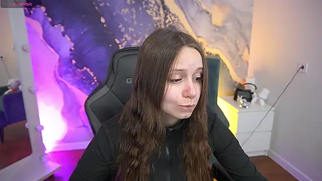 TinyNatalie online show from 04/18/26, 02:32