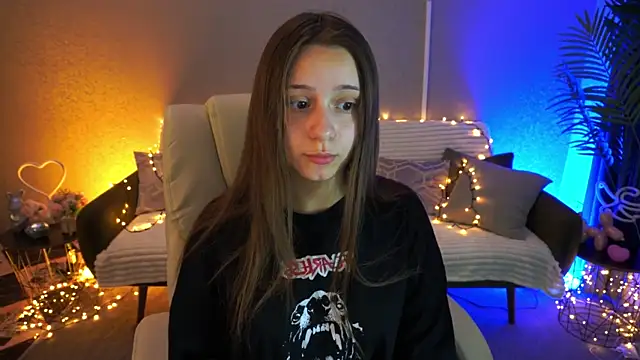 TinyNatalie online show from 05/17/26, 08:27