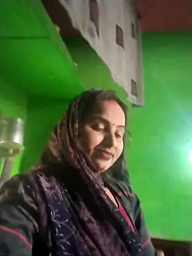 Snapshot of Pooja_hote chatting on 11/25/25, 03:17 Pooja hote online show from 11/25/25, 03:17