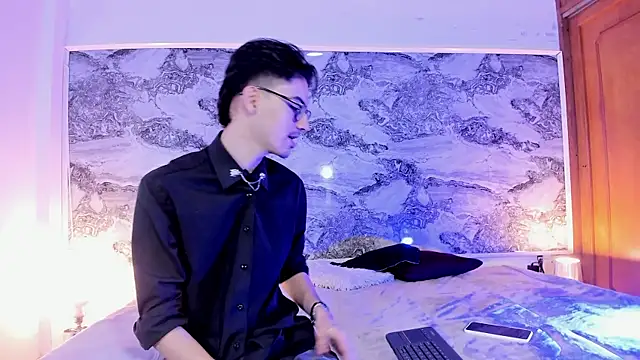 Im Dayros online show from 11/30/25, 07:07