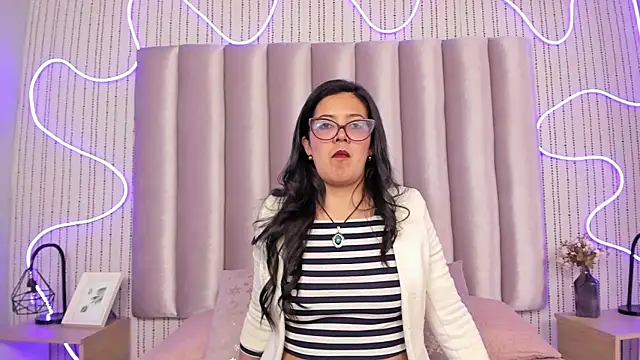 TAMARALEWISMD online show from 12/04/25, 04:11