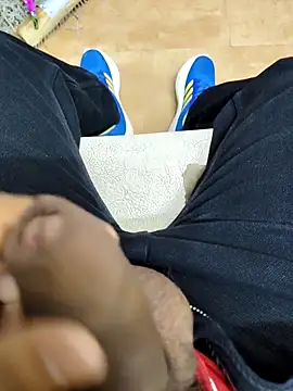 Snapshot of desi_alpha_boy chatting on 12/01/25, 11:37 desi alpha boy online show from 12/01/25, 11:37