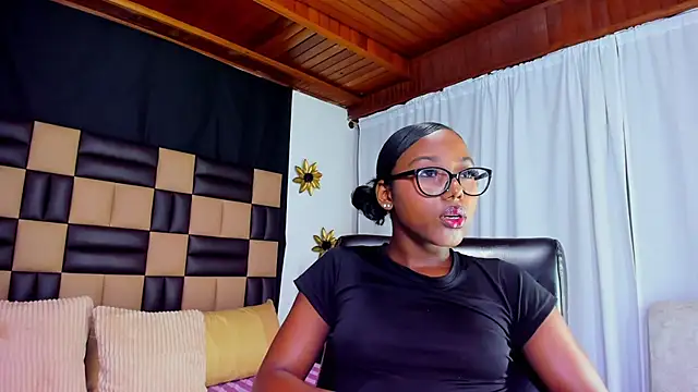 Snapshot of MelodyBrooks chatting on 11/25/25, 05:13 MelodyBrooks online show from 11/25/25, 05:13