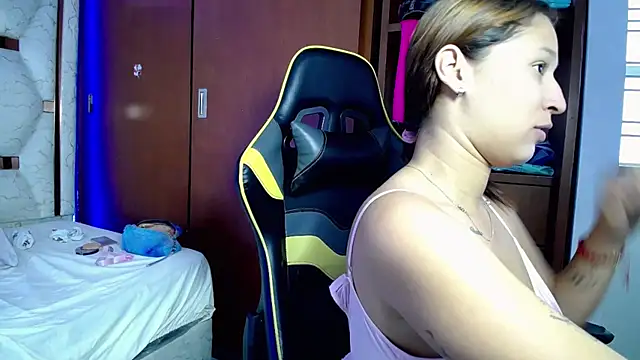 Couple wildd  online show from 12/21/25, 08:27