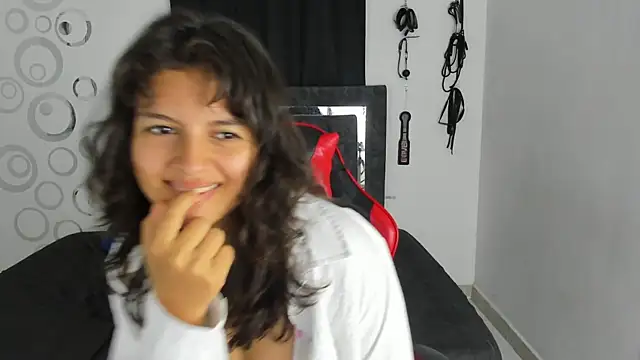 Mia and Kenai online show from 11/25/25, 12:27