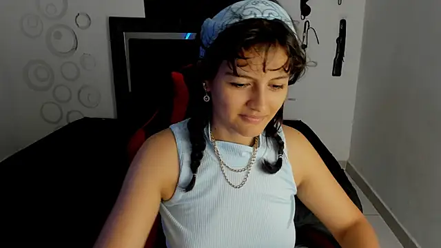 Mia and Kenai online show from 12/01/25, 12:32