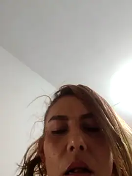 Snapshot of Alice-pink chatting on 11/28/25, 03:42 Alice-pink online show from 11/28/25, 03:42