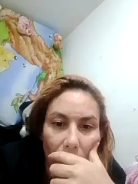 Snapshot of Alice-pink chatting on 11/29/25, 11:41 Alice-pink online show from 11/29/25, 11:41