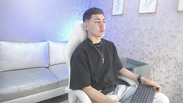 LoganFoster  online show from 01/05/26, 08:12