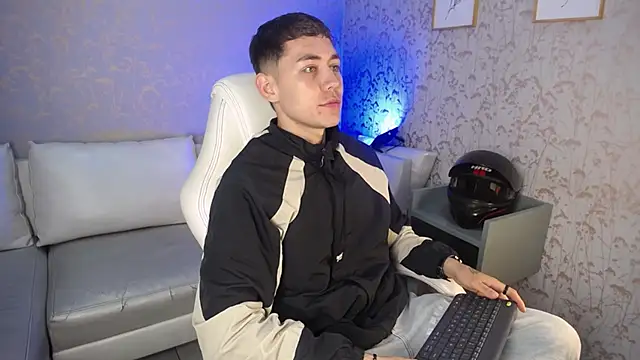 LoganFoster  online show from 01/06/26, 08:23