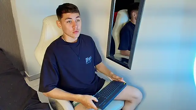 LoganFoster  online show from 01/07/26, 08:33