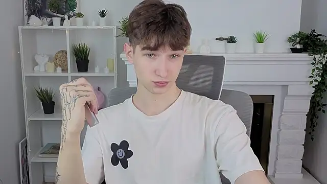 Maxwellchiik online show from 11/26/25, 12:39