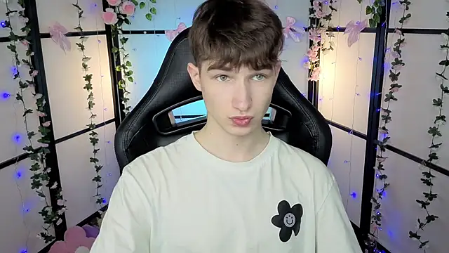 Maxwellchiik online show from 11/29/25, 09:29