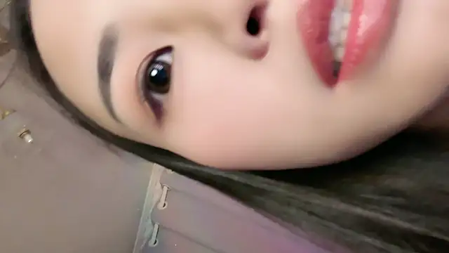 Snapshot of GD-girl001 chatting on 11/27/25, 02:19 GD-girl001 online show from 11/27/25, 02:19