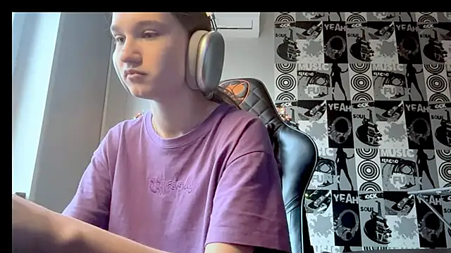 helgicuteness online show from 12/14/25, 07:25