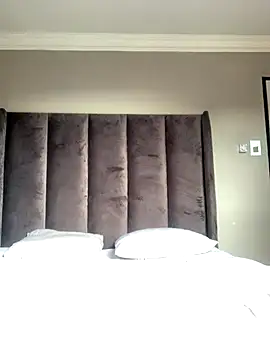 cuddlegiantbear online show from 11/24/25, 05:18