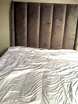 cuddlegiantbear online show from 11/25/25, 06:24