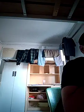 Snapshot of Koma001 chatting on 11/24/25, 08:25 Koma001 online show from 11/24/25, 08:25