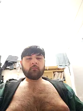 Snapshot of Koma001 chatting on 03/04/26, 03:29 Koma001 online show from 03/04/26, 03:29