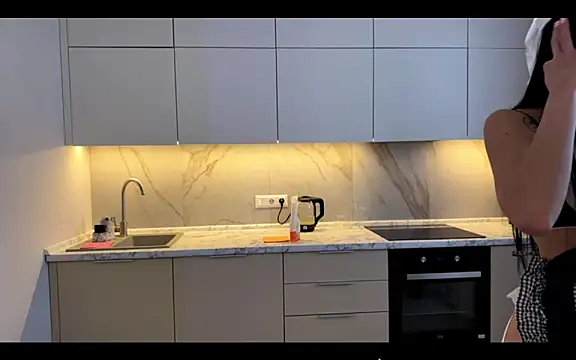 Snapshot of stellaqt chatting on 11/25/25, 07:52 stellaqt online show from 11/25/25, 07:52