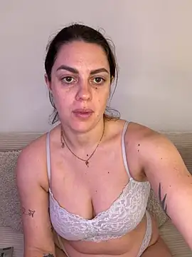 laraslittlesecrett online show from 04/05/26, 01:19