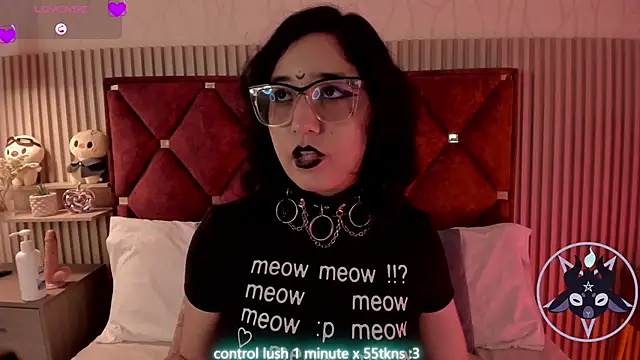 Snapshot of Kiri_Velvet chatting on 05/27/26, 08:17 Kiri Velvet online show from 05/27/26, 08:17
