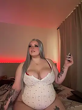 LaylaCupidd online show from 12/15/25, 09:46