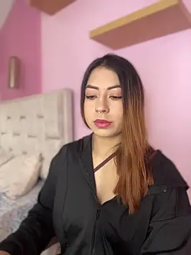 MaddieHunter online show from 11/26/25, 01:23