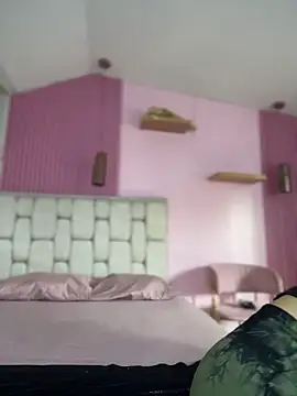 MaddieHunter online show from 12/01/25, 01:05