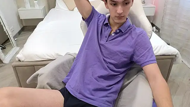 MoonlinSkinn online show from 12/04/25, 08:01