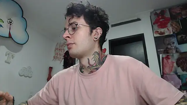 Snapshot of CryBoy13 chatting on 11/29/25, 02:03 CryBoy13 online show from 11/29/25, 02:03