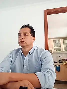 Snapshot of ChrisFloresP chatting on 12/01/25, 04:56 ChrisFloresP online show from 12/01/25, 04:56