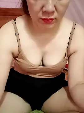 Snapshot of Lily-ross22 chatting on 05/30/26, 03:58 Lily-ross22 online show from 05/30/26, 03:58
