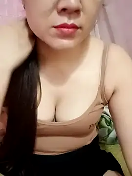 Snapshot of Lily-ross22 chatting on 07/16/26, 04:57 Lily-ross22 online show from 07/16/26, 04:57