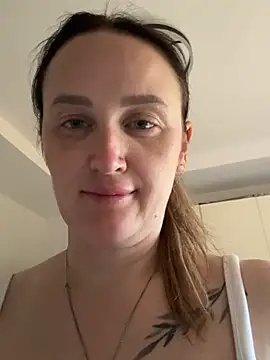 Snapshot of TomilaSi chatting on 07/11/26, 05:04 TomilaSi online show from 07/11/26, 05:04