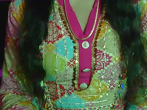 cute mahira online show from 02/15/26, 04:36