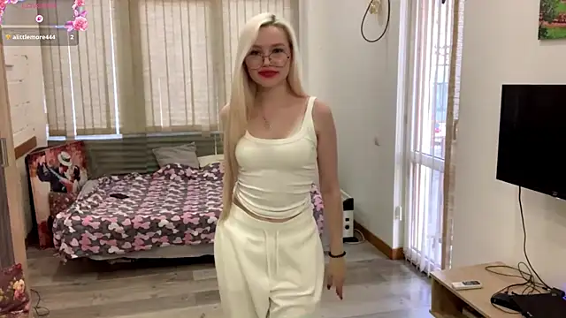 MistikMinx online show from 12/17/25, 12:55