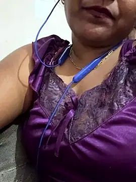 Snapshot of Tamil_Smiley_Queen chatting on 01/05/26, 06:00 Tamil Smiley Queen online show from 01/05/26, 06:00